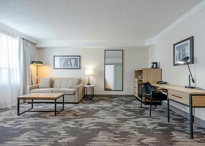 Sandman Signature Mississauga Hotel